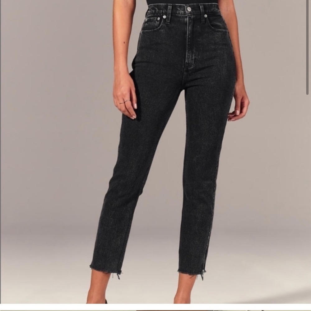 ABERCROMBIE Ultra High Rise Mom Jean Black with side zippers - 28/6R